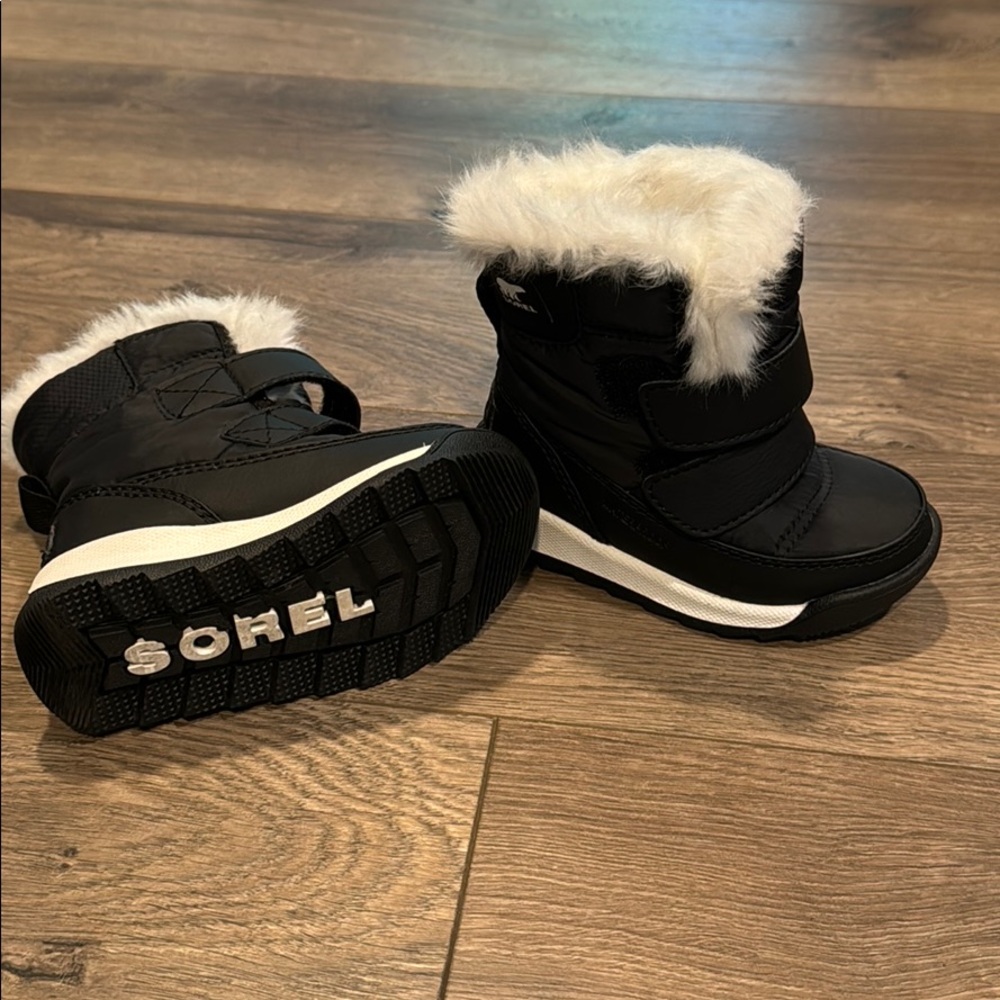 Toddler size 6 snow boots